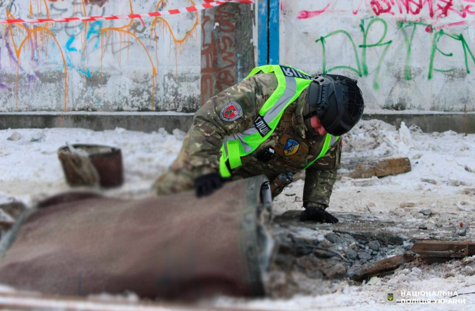 Ракета з бойовою частиною впала серед будинків: поліція знешкодила "Іскандер-М" в Києві